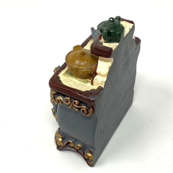 Avon Victorian Memories Dollhouse Stove, Wicker Rocking Chair, Flower Pot - Picture 8 of 9